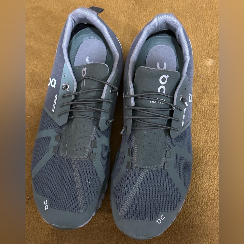 Men’s On running sneakers